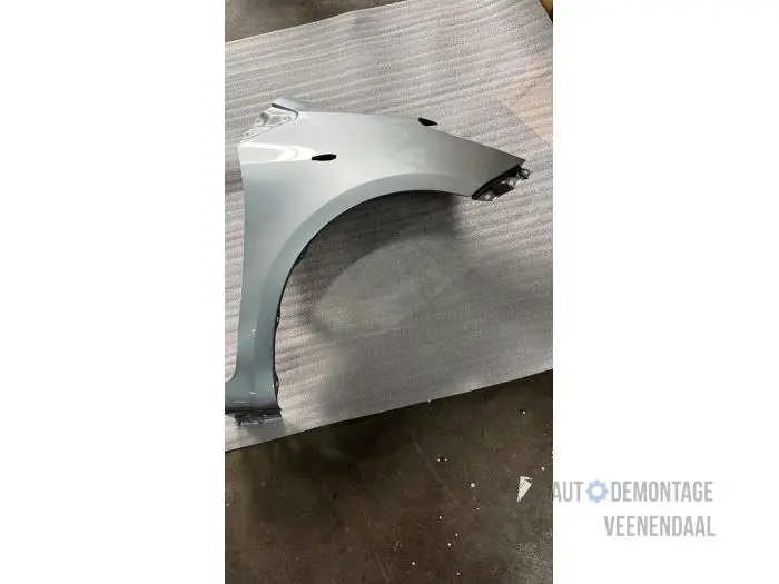 Front wing, right Toyota Yaris